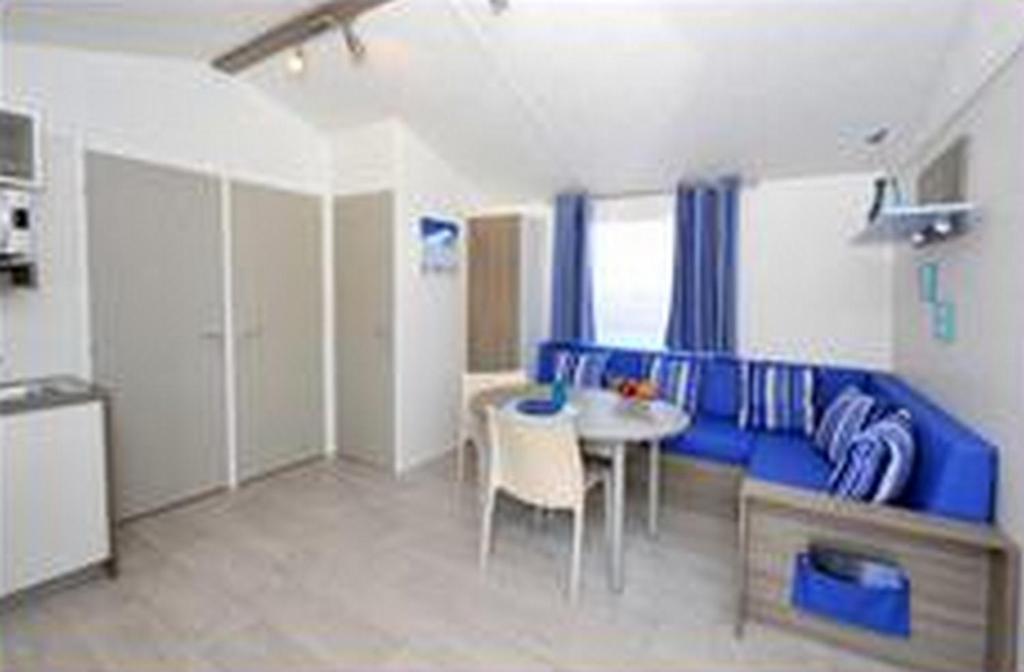 Camping Au Bord De L'Aisne Guignicourt Zimmer foto