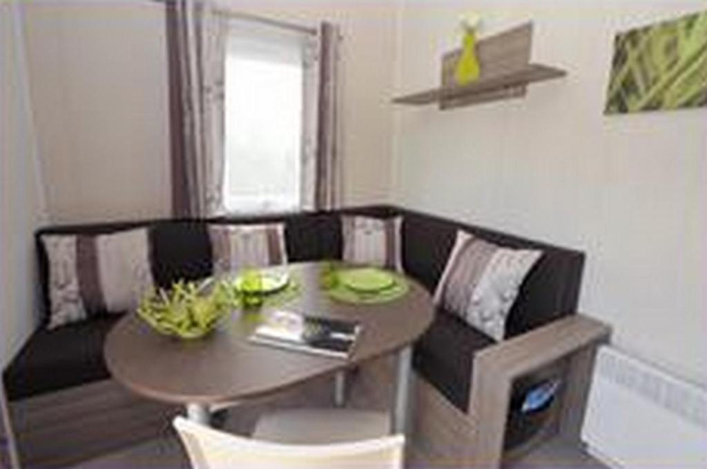 Camping Au Bord De L'Aisne Guignicourt Zimmer foto